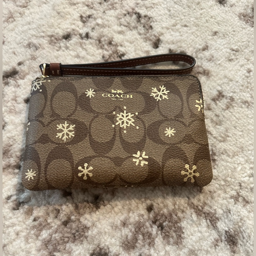 NWT - Coach Signature Snowflake Wristlet in Khaki/Gold - Picture 2 of 5